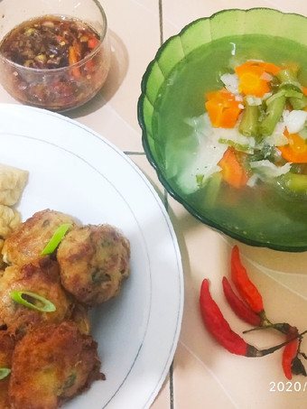 Cara Bikin SAYUR SOP PERKEDEL DAGING SAMBAL KECAP (MASAKAN SEHARI HARI) Istimewa