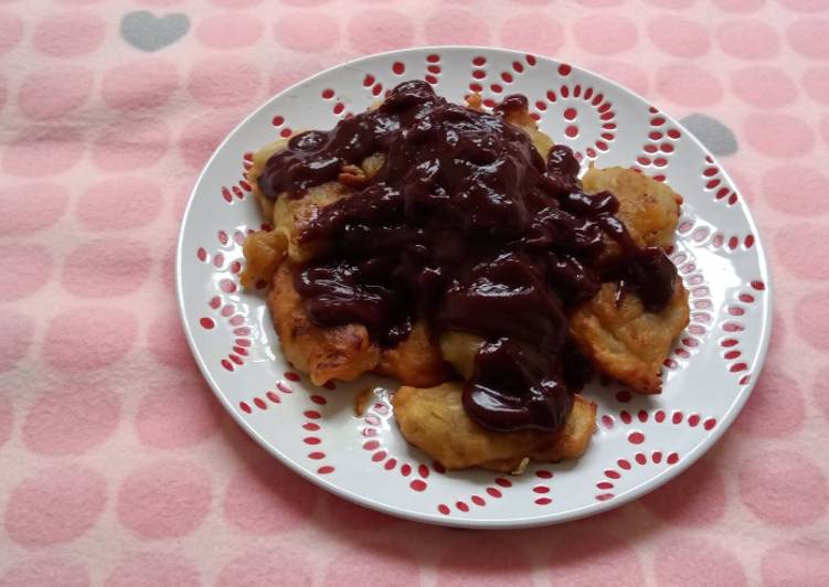 Mashed banana with blueberry sauce