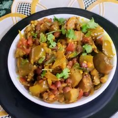 A picture of Eggplant and Black Chana Masala.