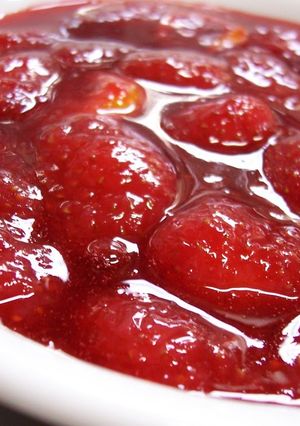 A picture of Strawberry Confiture Jam with Fresh Strawberries.