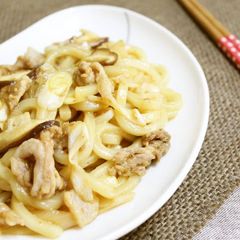 A picture of Easy Microwave Udon Noodles with Yakiniku Sauce.