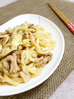 A picture of Easy Microwave Udon Noodles with Yakiniku Sauce.