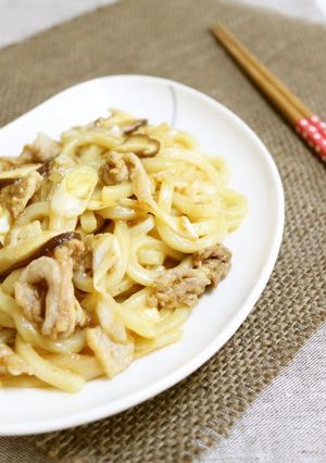 A picture of Easy Microwave Udon Noodles with Yakiniku Sauce.