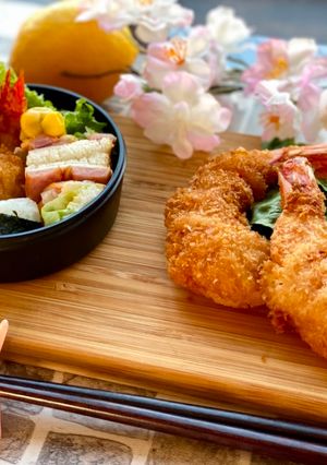 A picture of Japanese Miniature Obento Lunch Box.