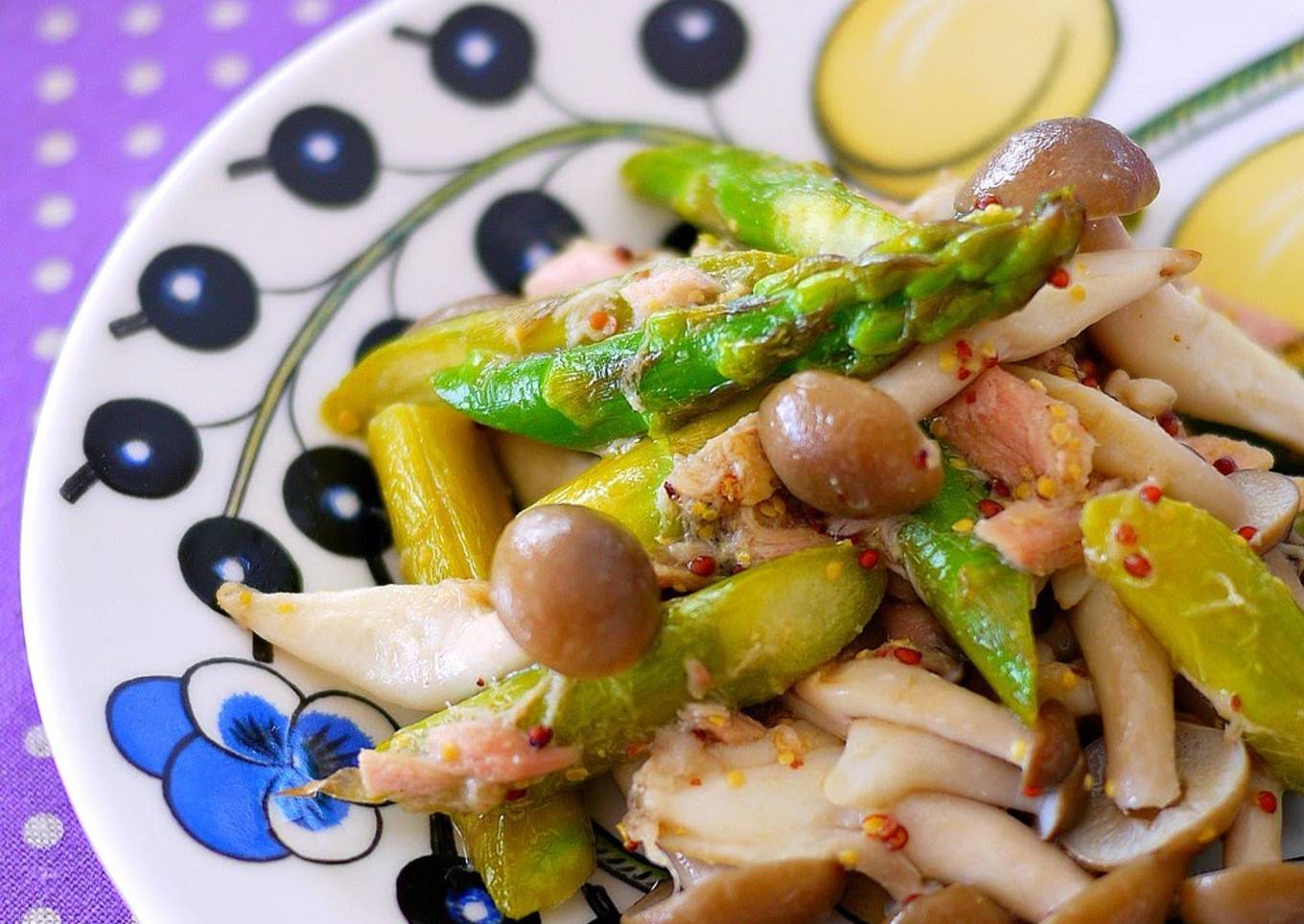 Roasted Shrimp Mushrooms and Asparagus with tuna and mustard