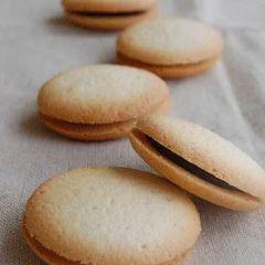 A picture of Luxurious Egg White and Almond Flour Cookies.
