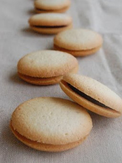 A picture of Luxurious Egg White and Almond Flour Cookies.