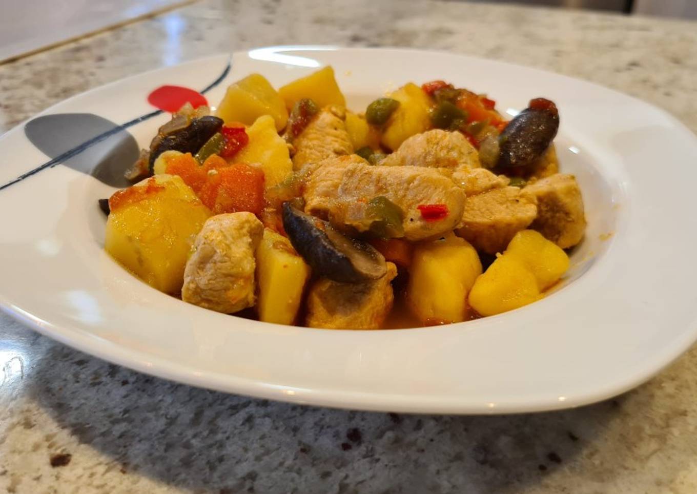 Guiso de patatas, pollo y verduras