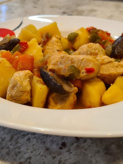 Foto principal de Guiso de patatas, pollo y verduras