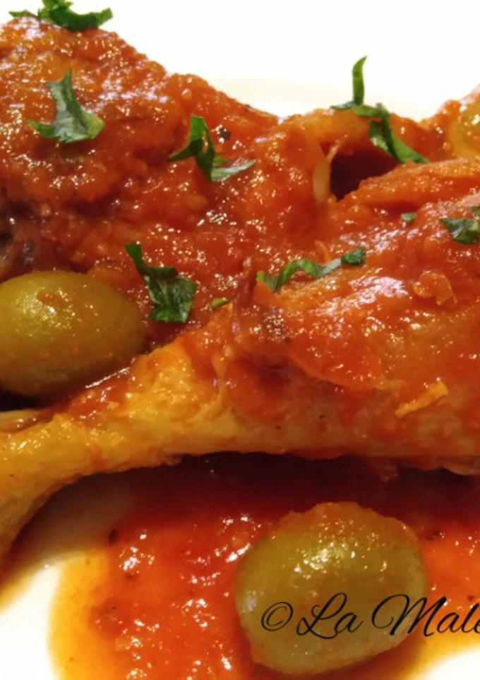 Una foto de Pollo con aceitunas