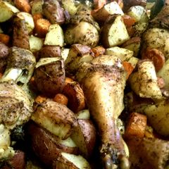 One Pot Meal {Roasted Drumsticks and Potatoes} A picture of One Pot Meal {Roasted Drumsticks and Potatoes}.