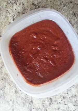 A picture of Mike's pizza sauce.