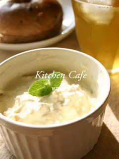 A picture of Honey & Walnut Cream Cheese.