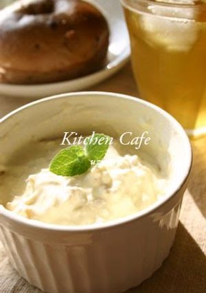 A picture of Honey & Walnut Cream Cheese.