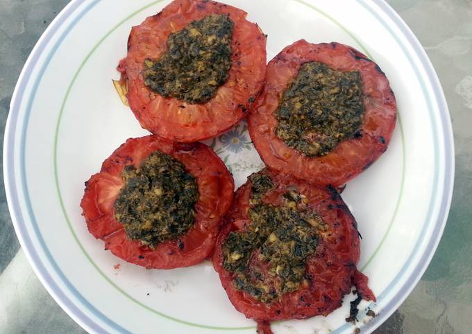 Grilled pesto tomatoes