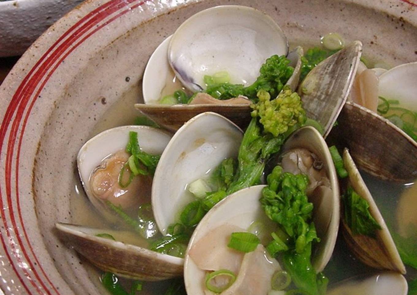 Sake-Steamed Springtime Clams and Nanohana