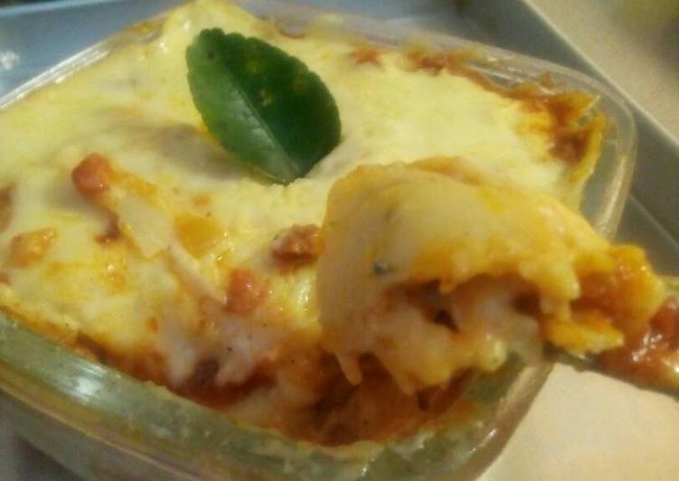 Resep: saat makan malamLasagna Saus Bolognaise Pronas