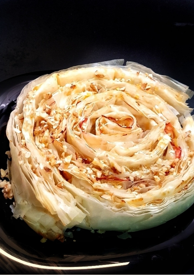Una foto de Tarta crujiente de manzanas y crema pastelera