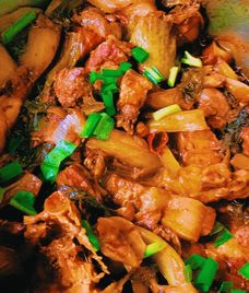 cá kho dưa chua thịt