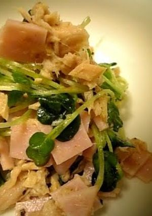 A picture of Daikon Radish Sprout Salad.