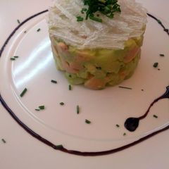 A picture of Salmon steak tartar.