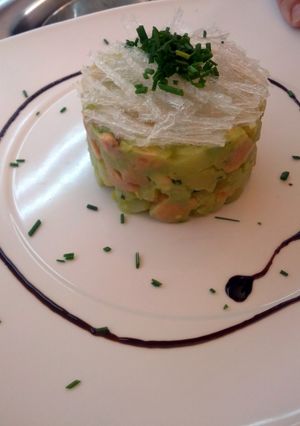 A picture of Salmon steak tartar.
