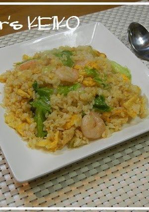 A picture of [Farmer's Recipe] Fried Rice with Prawns and Lettuce.