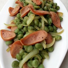 A picture of Green Pea And Sausage Salad.