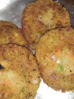 सूजी वेज कटलेट (Suji Veg Cutlet recipe in Hindi) रेसिपी मुख्य फोटो