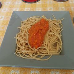 A picture of Pomarola Valdivarese.