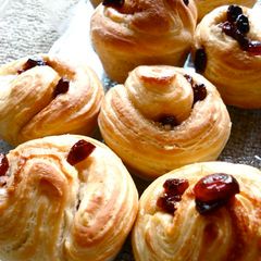 A picture of Easy Cinnamon Rolls with Puff Pastry.