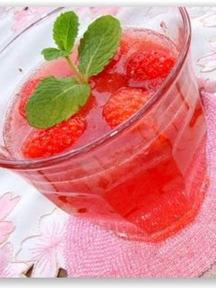 A picture of Jiggly Strawberry Jello.