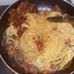 A picture of Spaghetti with minced meat.