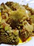 Romanescu con vinagre balsámico de fresa