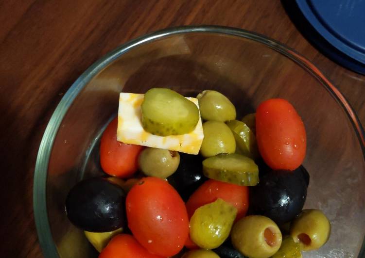 Simple Way to Make Quick Beach Mix Olive Salad