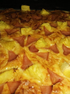 Una foto de Pizza de piña y jamón