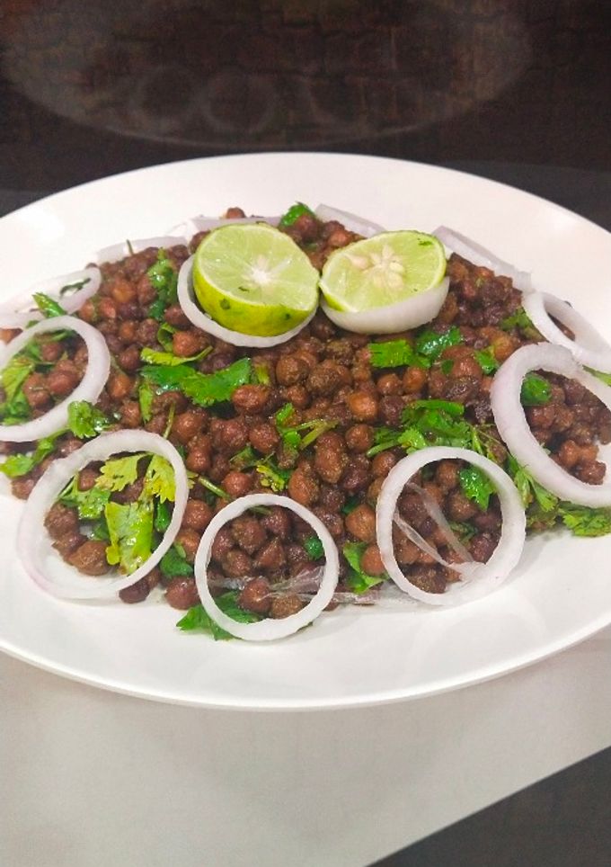 काले चने टेस्टी एंड हेल्दी (Kale chane tasty and healthy recipe in Hindi) रेसिपी मुख्य फोटो
