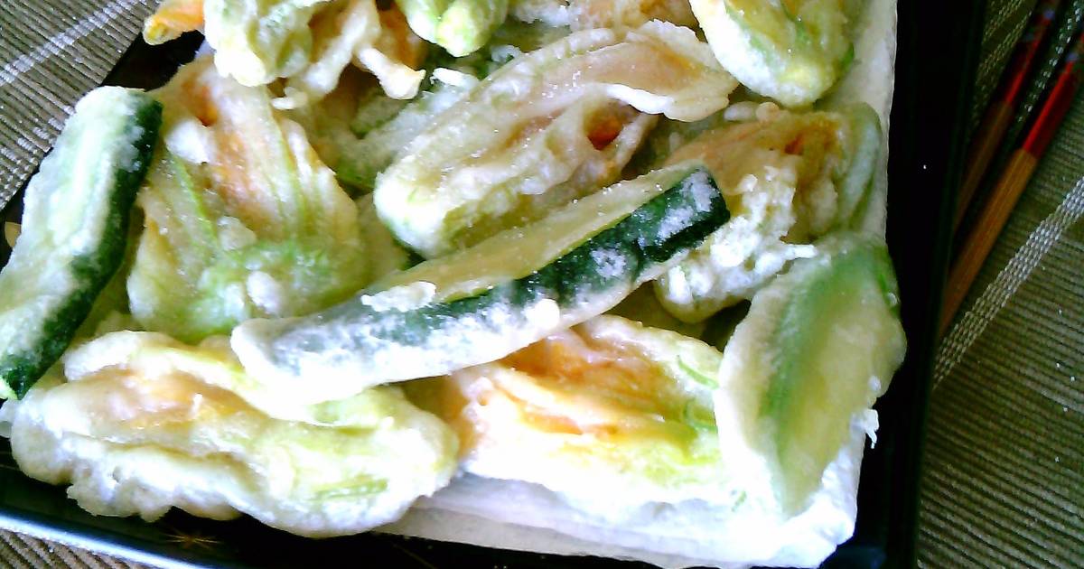 zucchini blossoms in tempura Recipe by aliceihm Cookpad
