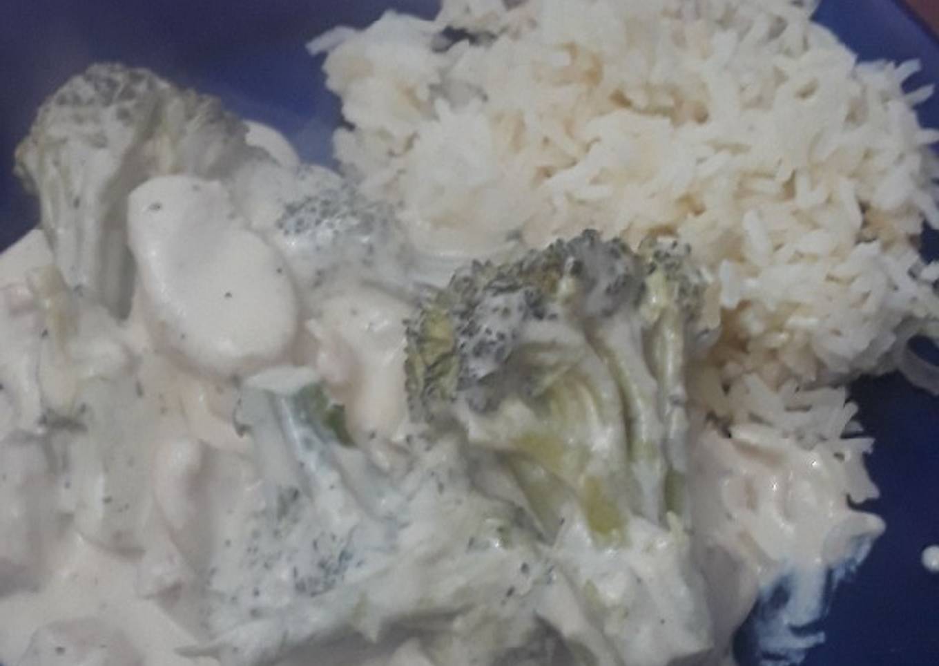 Pechuga de pollo en crema con brócoli
