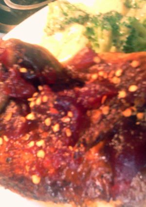 A picture of cranberrie baked chicken.