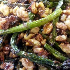 A picture of Honey Walnut Asparagus.