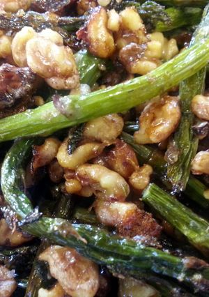 A picture of Honey Walnut Asparagus.