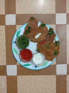 જુવાર અને ચણા ના લોટ ના ચીલા (Jowar Chana Flour Chila Recipe In Gujarati) રેસીપી મુખ્ય ફોટો