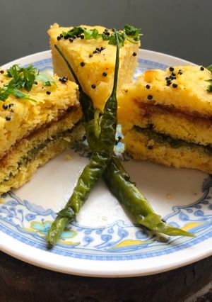 A picture of Khaman Sandwich.