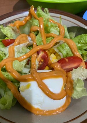 Foto resep Vegetable Salad with Thousand Island Dressing