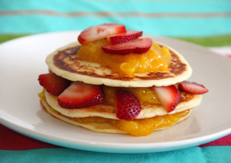 Recipe of Ultimate Yogurt pancakes with cinnamon mango coulis and strawberries
