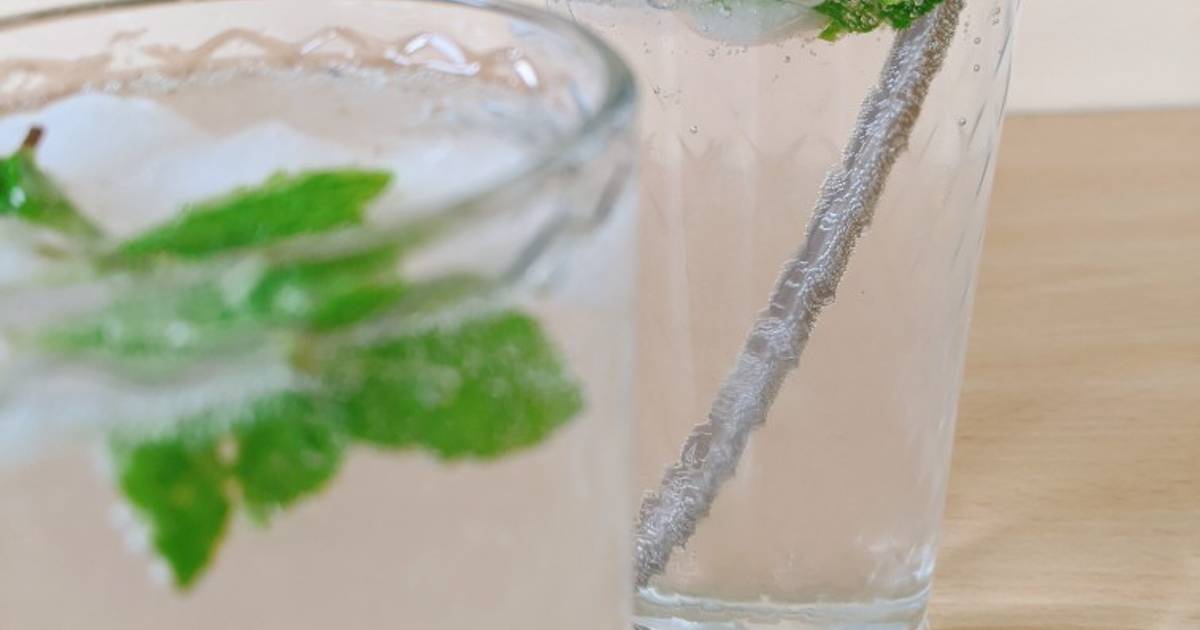 Gin and Elderflower Cocktail Recipe by nicolehooper Cookpad