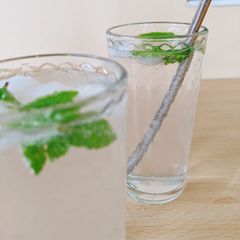 A picture of Gin and Elderflower Cocktail.