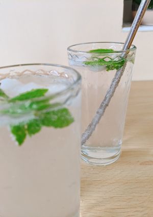 A picture of Gin and Elderflower Cocktail.