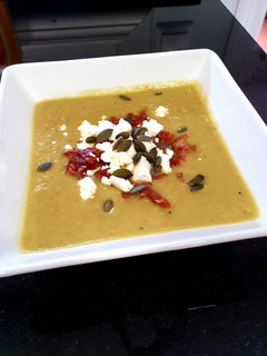 Una foto de Crema de alcachofas y puerro